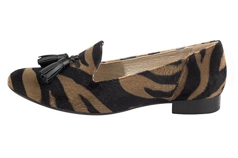 Safari black women's loafers with pompons. Round toe. Flat leather soles. Profile view - Florence KOOIJMAN